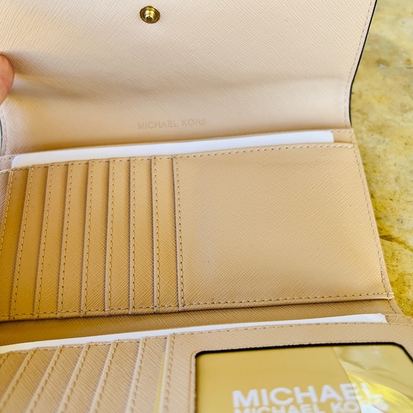 NWT - Picture 8 of 14